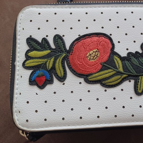 Dream Control Embroidered Crossbody Handbag - Picture 6 of 6